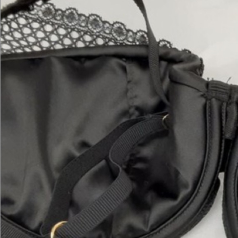 PINK Victoria's Secret Black Lace Bra - Picture 9 of 10